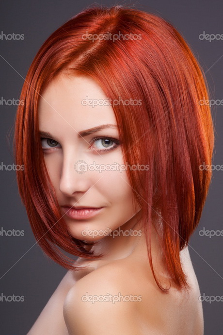 Къса коса червена