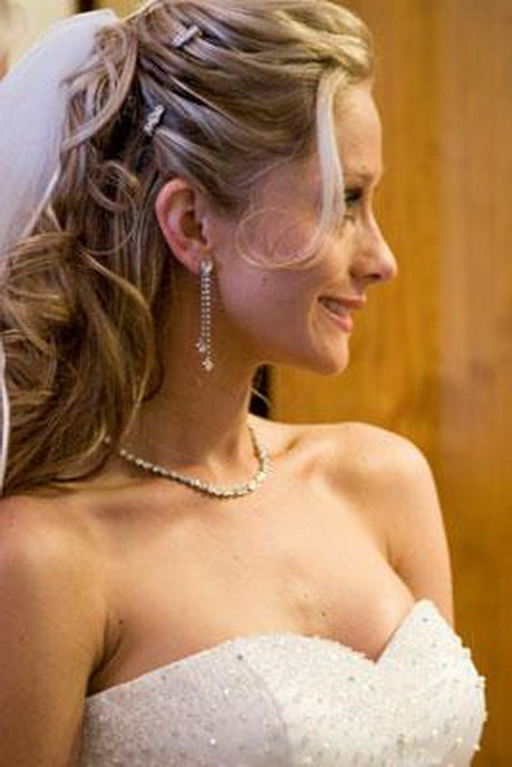 cabelos-para-casamento-noiva-93_14 Коса за сватбата на булката