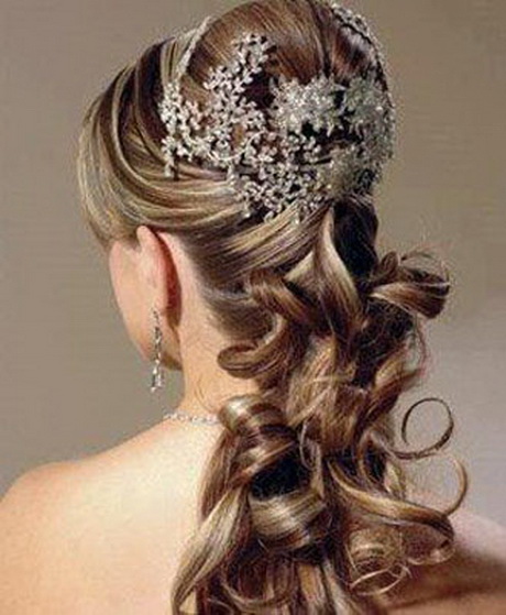 penteados-de-floristas-de-casamento-88_13 Прически за момичета, сватба