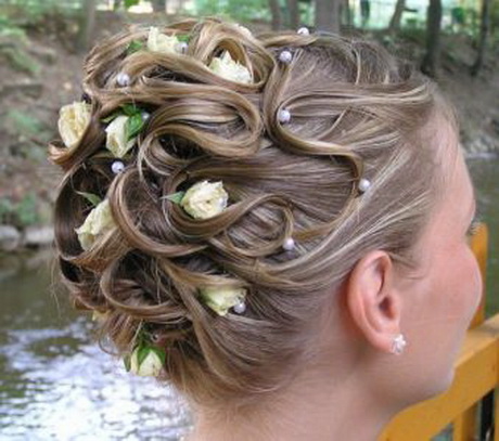 penteados-de-floristas-de-casamento-88_14 Прически за момичета, сватба