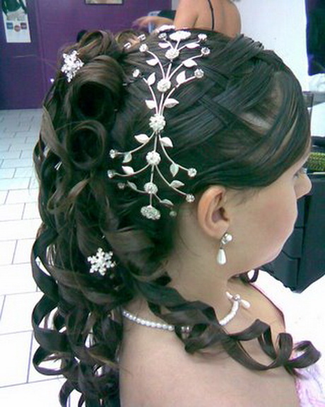 penteados-de-floristas-de-casamento-88_9 Прически за момичета, сватба