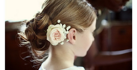 penteados-para-daminha-de-casamento-55_6 Прически за момичета с цветя сватба