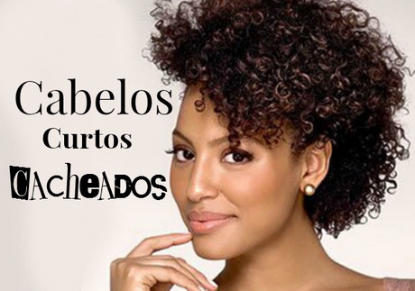 penteados-para-cabelos-curtos-e-encaracolados-36_10 Прическите на косата са къси и къдрави
