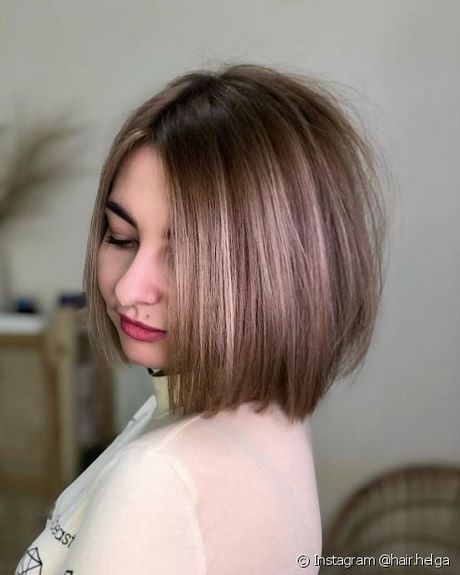 Къса коса брюнетка осветена 2021