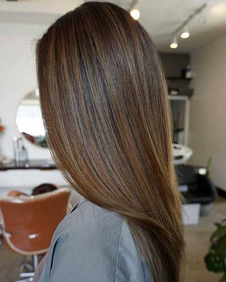 cabelo-curto-morena-iluminada-2022-70_9 Къса коса брюнетка осветена 2021