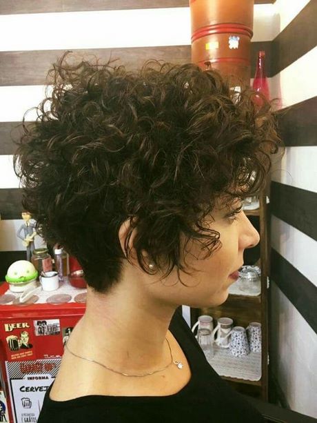 corte-de-cabelo-cacheado-curto-feminino-2022-13_10 Подстригване на къдрава коса къси жени 2021