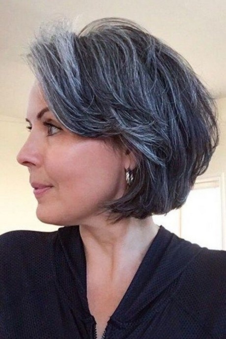 cabelos-grisalhos-curtos-femininos-2023-26_2 Дамска къса сива коса 2023