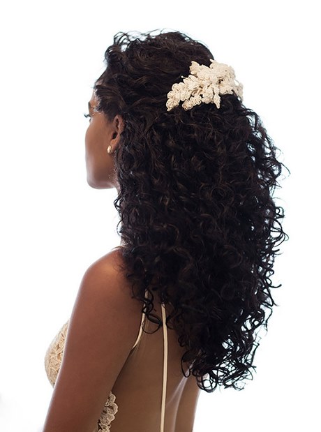 penteado-de-cabelo-cacheado-para-casamento-34_16 Прическа, къдрава коса за сватба