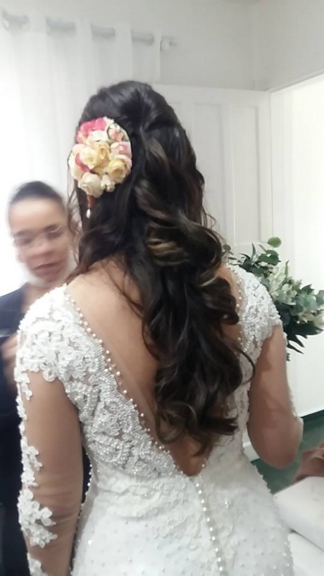 penteado-para-casamento-civil-cabelo-medio-34_18 Прическа за сватба гражданска коса медио