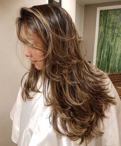 cabelo-comprido-com-franja-2021-77_17 Дълга коса с бретон 2021