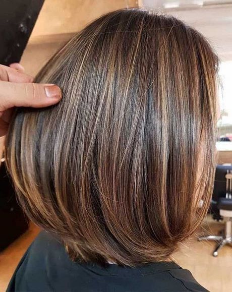cabelo-curto-morena-iluminada-2021-60_7 Къса коса брюнетка осветена 2021