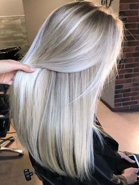 Подстригване жена блондинка 2021
