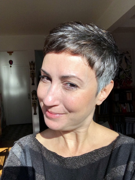 cortes-de-cabelo-grisalho-feminino-2021-81_13 Разфасовки от сива коса жена 2021