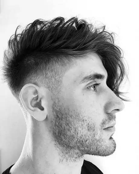 cabelo-com-franja-masculino-2023-70_14-8 Мъжка коса с бретон 2023