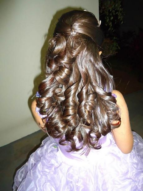 penteado-de-daminha-cabelo-cacheado-21_13 Прическа за момичета с къдрава коса цветя