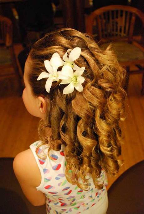 penteado-de-daminha-cabelo-cacheado-21_15 Прическа за момичета с къдрава коса цветя