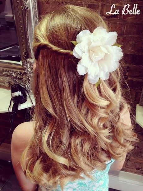 penteado-para-florista-cabelo-cacheado-74_13 Прическа за момиче цвете къдрава коса