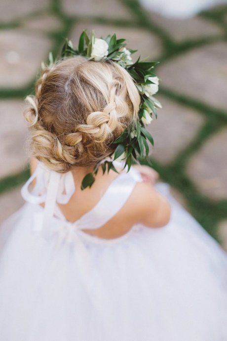penteado-para-florista-infantil-de-casamento-73_16 Прическа за момиче цвете детска сватба