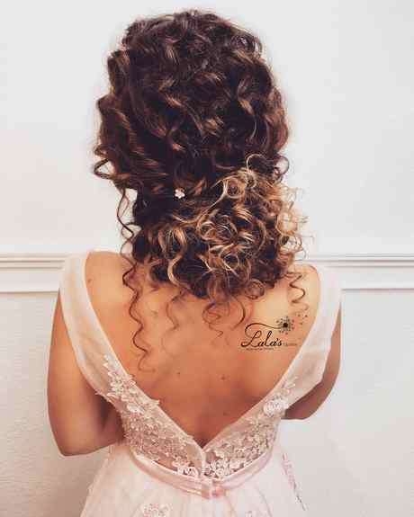 penteados-de-cabelo-cacheado-para-casamento-76_11 Къдрава коса за сватба