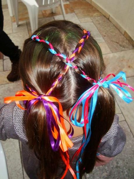 penteados-juninos-para-cabelos-cacheados-infantil-66_11 Juninos Прически за къдрава коса за деца