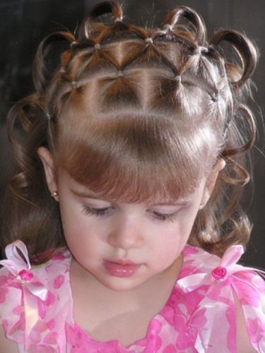 penteados-para-bebe-de-1-ano-cabelo-cacheado-curto-47 Прически за bebe 1 година къдрава къса коса