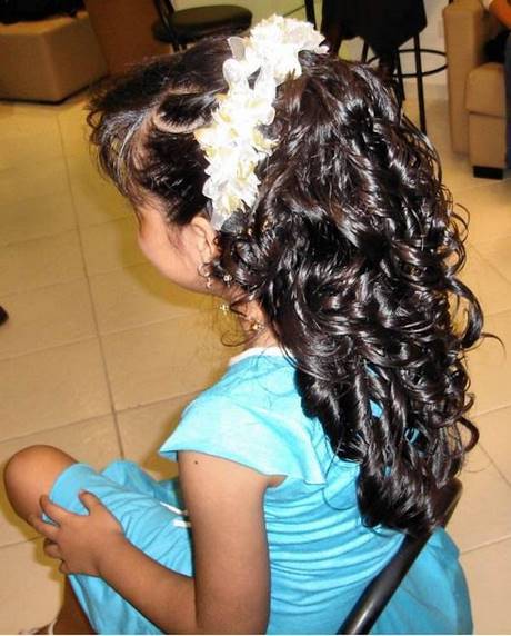 penteados-para-cabelos-cacheados-para-casamento-infantil-76_13 Прически за къдрава коса за детска сватба