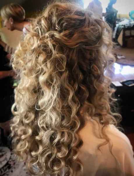 penteados-para-cabelos-ondulados-para-casamento-06_10 Прически за вълнообразна коса за сватба