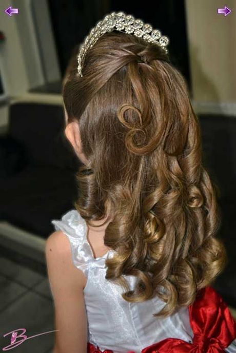 penteados-para-daminha-cabelo-cacheado-41_7 Прически за момичета с къдрава коса цветя