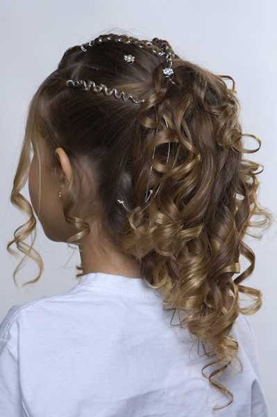 penteados-para-formatura-infantil-cabelos-cacheados-26 Прически за абитуриентски Детски къдрава коса
