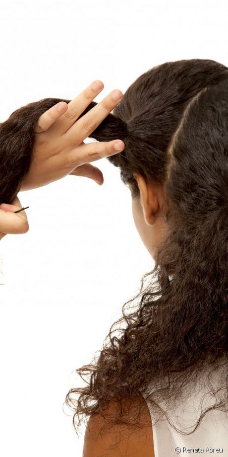 penteados-para-primeira-comunhao-cabelo-cacheado-32_15 Прически за първото причастие за къдрава коса