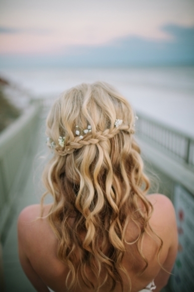 penteado-para-casamento-na-praia-convidada-32_18 Прическа за сватба на плажа гост