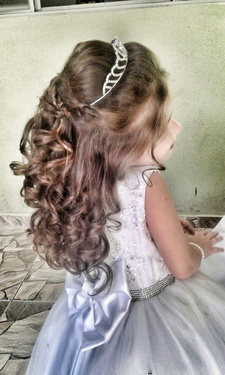 penteado-para-daminhas-cabelo-cacheado-21_10 Прическа за дами къдрава коса