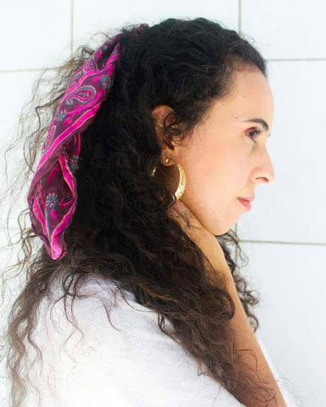 penteados-com-lencos-para-cabelos-cacheados-curtos-77_8 Прически с шалове за къса къдрава коса
