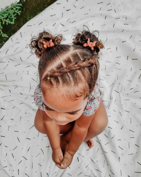 penteados-para-bebe-de-1-ano-com-pouco-cabelo-cacheado-31_6 Прически за 1-годишно дете с малка къдрава коса