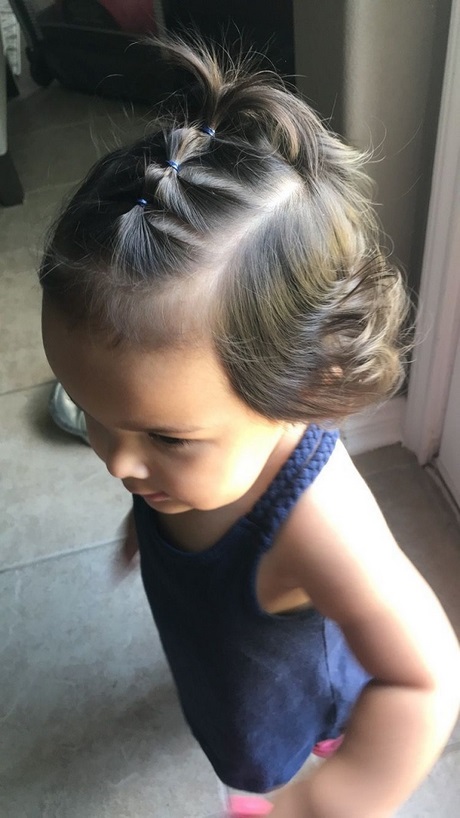 penteados-para-bebe-de-1-ano-com-pouco-cabelo-cacheado-31_9 Прически за 1-годишно дете с малка къдрава коса