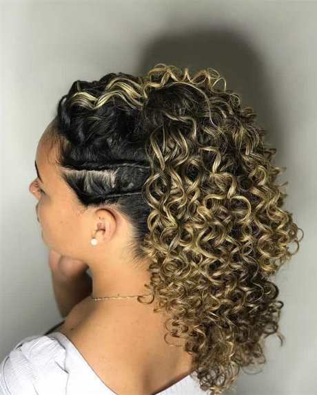 penteados-para-cabelos-cacheados-com-elastico-62_16 Прически за къдрава коса с еластична