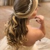 Прически за къса коса за шаферки, сватба 2021